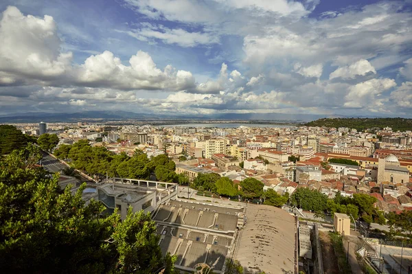 Porción Ciudad Cagliari Disparada Desde Arriba Con Cielo Lleno Nubes — Foto de Stock
