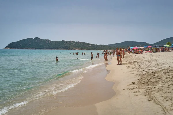 Italian Beach Sardinia Crowded Tourists Swimmers Summer Day — Stock Photo, Image