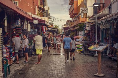 Isla Mujeres, Mexico 20 august 2022: Alley of Isla Mujeres full of people and tourists who walk among the stalls and shops that are there.