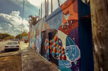 Playa del carmen, Mexico 20 august 2022: Beautiful wall covered in graffiti in a characteristic alley of the city of Playa del Carmen in Mexico.