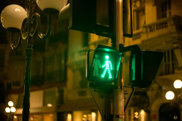 Gröna Bilfria Trafikljus Karakteristisk Gata Nice Frankrike — Stockfoto
