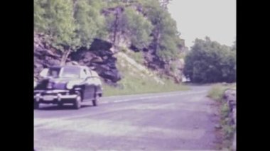 Ridge mountains, United States june 1948: Drive thru american street scene in 40s