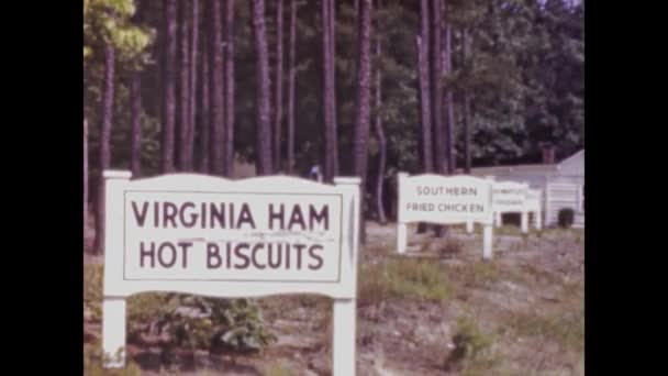 Virginia United States June 1948 Southern Cupboard Cabins Restaurant Signboard — Vídeo de Stock