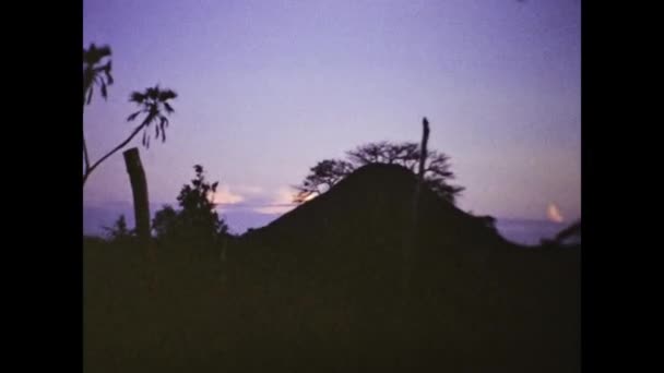 Mombasa Kenya December 1977 Cute Girl Visit Kenya Sunset 70S — Video Stock