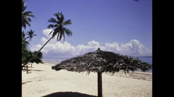 Mombasa Kenya December 1977 Black Guy Sign Board Resort Pool — Video