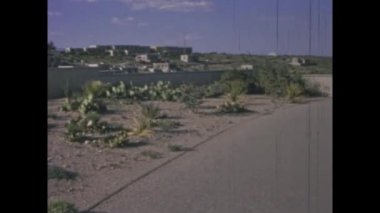 Las Vegas, ABD Mart 1970: 70 'lerde dağları olan eski bir kasabanın panoramik manzarası