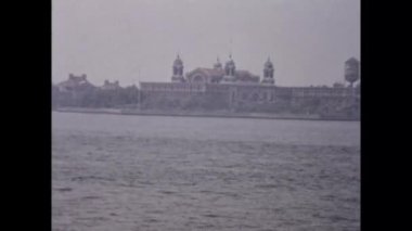 New York, ABD 1975: Panoramik şehir silueti 70 'lerde Bir Dünya Ticaret Merkezi