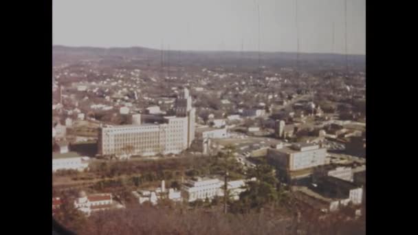 美国拉斯维加斯1970年游行 70年代从阳台到罗默汽车旅馆的城市天际线 — 图库视频影像