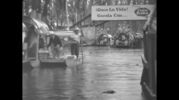 Mexico City Mexico Juni 1975 Mexicaanse Gondels Bij Drijvende Tuinen — Stockvideo