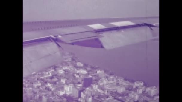 Guayaquil Ecuador Mei 1975 Luchtfoto Van Stadsgezicht Door Vliegtuigraam Jaren — Stockvideo