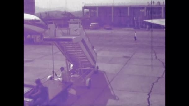 Guayaquil Ecuador Maj 1975 Arbetstagarna Tar Den Flyttbara Passagerarrampen Talet — Stockvideo