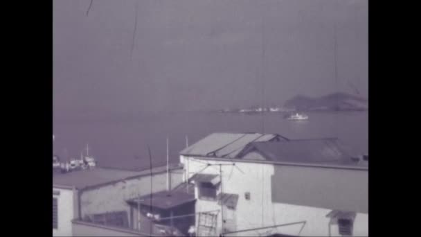 Guayaquil Ecuador Maj 1975 Kryssningsfartyg Lämnar Hamnen Fyr Och Brygga — Stockvideo