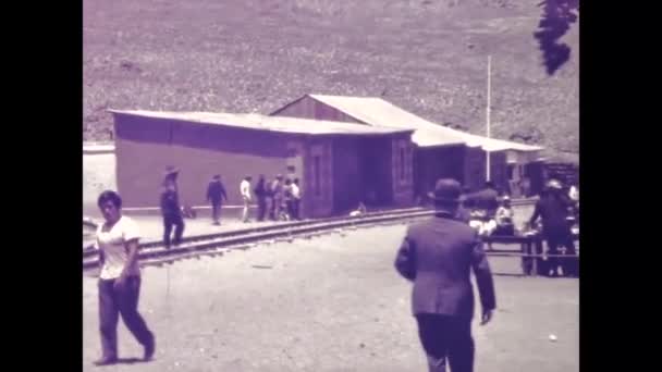 Paracas Peru Maj 1975 Järnvägsstation Med Pensionat Utsikt Från Tågfönster — Stockvideo