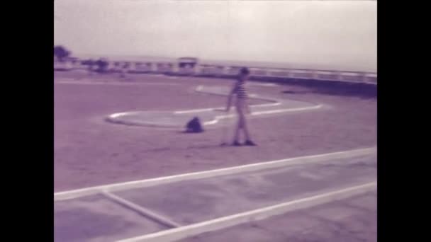 Paracas Peru Maj 1975 Minigolfspelare Sommarsemester Scen Talet — Stockvideo