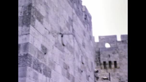 エルサレム イスラエル1975年5月 観光客は70年代の古代都市の歴史的な場所を訪問 — ストック動画