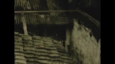 Sint-Stevens-Woluwe, Belçika Kasım 1950: 50 'lerdeki bulanık korku köyü sahnesi