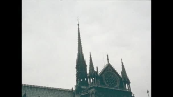 París Francia Marzo 1966 Vista Lateral Catedral Notre Dame Los — Vídeos de Stock