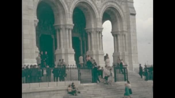 1966年法国巴黎行军 六十年代的巴黎圣心大教堂 — 图库视频影像