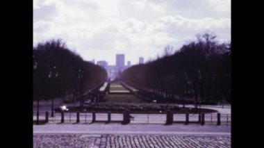 Brüksel, Belçika 11 Nisan 1997: Brüksel sokak manzarası 90 'larda