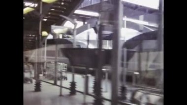 Brüksel, Belçika 11 Nisan 1997: 90 'larda tren penceresiyle seyahat