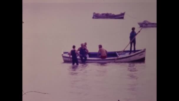 Jem Tunezja Kwiecień 1983 Mała Łódka Tunezyjskich Rybaków Latach Tych — Wideo stockowe