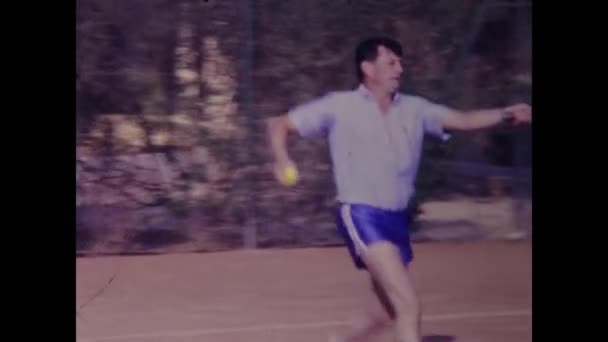 1983年 昭和58年 4月チュニジアエル ジェム 80代男子テニスシーン — ストック動画