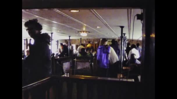 1983年 昭和58年 9月17日イギリス ワイト島80年代の船内レストラン — ストック動画