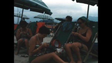 Isola d 'elba, İtalya 1966: Deniz ve sahil tatili aile anıları sahneleri 60' larda