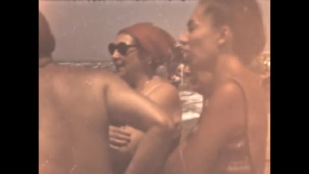Ligurien Italien Juni 1966 Strand Semester Familj Minnen Scener Talet — Stockvideo
