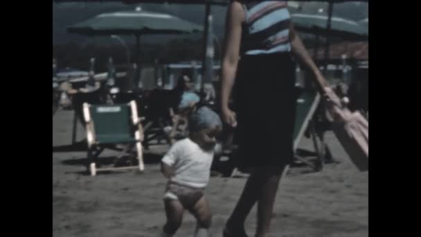 Liguria Italia Junio 1966 Vacaciones Playa Recuerdos Familiares Escenas Los — Vídeo de stock