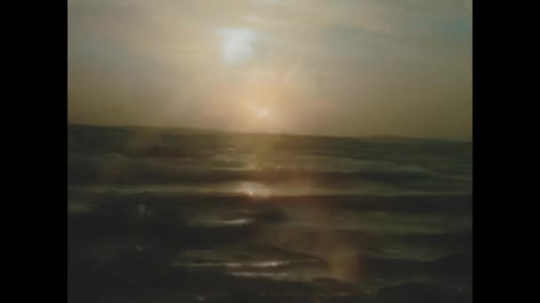 Ligúria Itália Agosto 1966 Pôr Sol Alaranjado Sobre Mar Nos — Vídeo de Stock