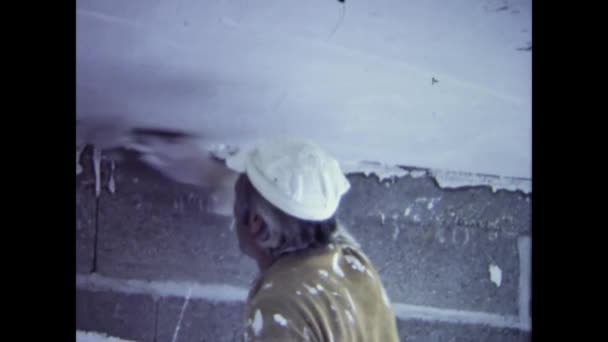 1972 모습의 벽돌공 — 비디오