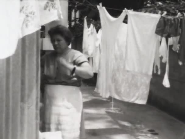 Isola Elba Italien Juni 1964 Hausfrau Hängt Den 60Er Jahren — Stockvideo
