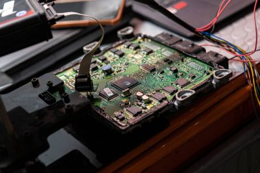 Yeniden haritalandırma ve güç arttırma için araç eku okuma yönteminin ayrıntıları. Otomobil Elektronik Ayarlama.