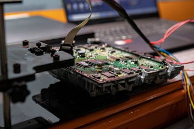 Yeniden haritalandırma ve güç arttırma için araç eku okuma yönteminin ayrıntıları. Otomobil Elektronik Ayarlama.