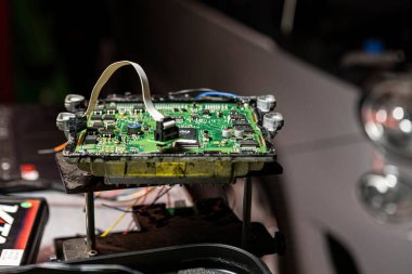 Yeniden haritalandırma ve güç arttırma için araç eku okuma yönteminin ayrıntıları. Otomobil Elektronik Ayarlama.
