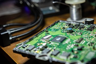 Görünür bileşenleriyle Car Ecu Ayrıntısı