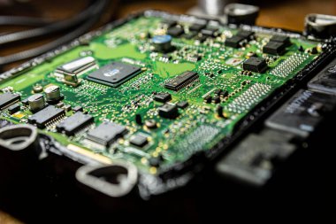 Araba tamiratı. Elektronik tahta tamiri
