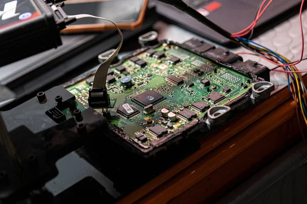 Yeniden haritalandırma ve güç arttırma için araç eku okuma yönteminin ayrıntıları. Otomobil Elektronik Ayarlama.