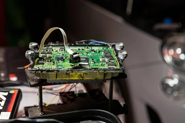 Yeniden haritalandırma ve güç arttırma için araç eku okuma yönteminin ayrıntıları. Otomobil Elektronik Ayarlama.