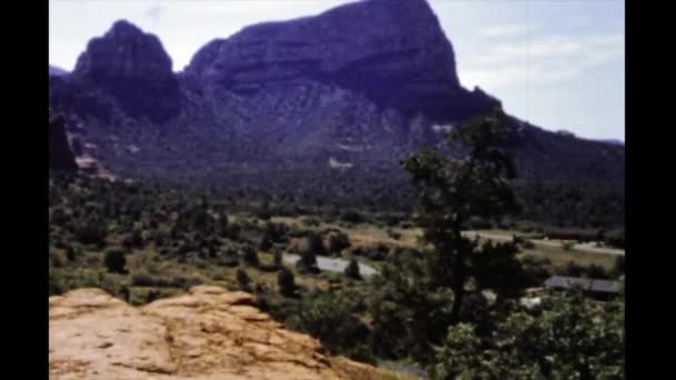 アメリカ合衆国フェニックス1977年6月 アリゾナ渓谷と70年代の山岳風景 — ストック動画