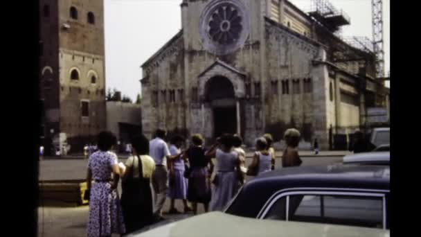 Verona Olaszország 1983 Március Turisták Látogatása Verona Templomban Években — Stock videók