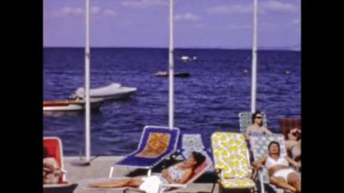 İstanbul, Türkiye 1969: İnsanlar 60 'larda İstanbul Denizi' nde tatil yapıyor