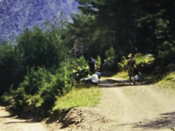 Saint Serni Nagol Franciaország Június 1969 Emberek Nyaralás Hegyi Pireneusok — Stock videók