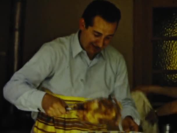 Saint Serni Nagol Francia Giugno 1969 Cucinare Pollo Arrosto Casa — Video Stock