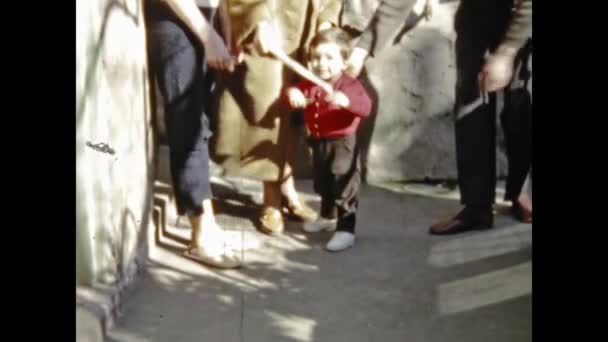 1969年 法国巴黎 60年代的家庭记忆场景 — 图库视频影像