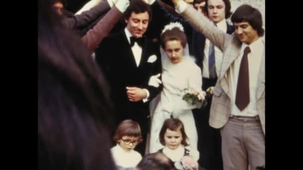 Paris França Maio 1969 Velhas Memórias Cena Casamento Década — Vídeo de Stock