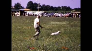 Ravenna, İtalya Mart 1973: 70 'lerdeki av sahnesinde avcılar. Avcılar köpekleriyle ava çıktılar..