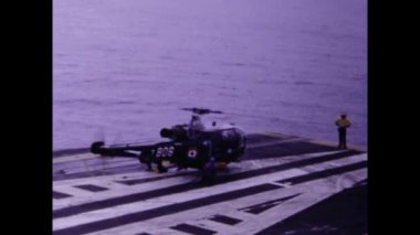 Giza, Mısır 1980: Helikopter 80 'lerde askeri uçak gemisinden havalandı