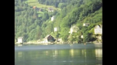 Oslo, Norveç Ağustos 1976: 70 'lerde göl manzarası ve dağ manzarası